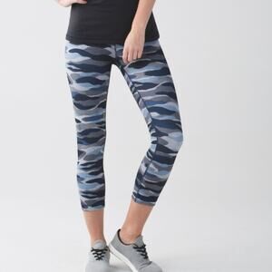 Lululemon Mini Coast Camo Deep Navy Multi Wunder Under Crop III Leggings 4
